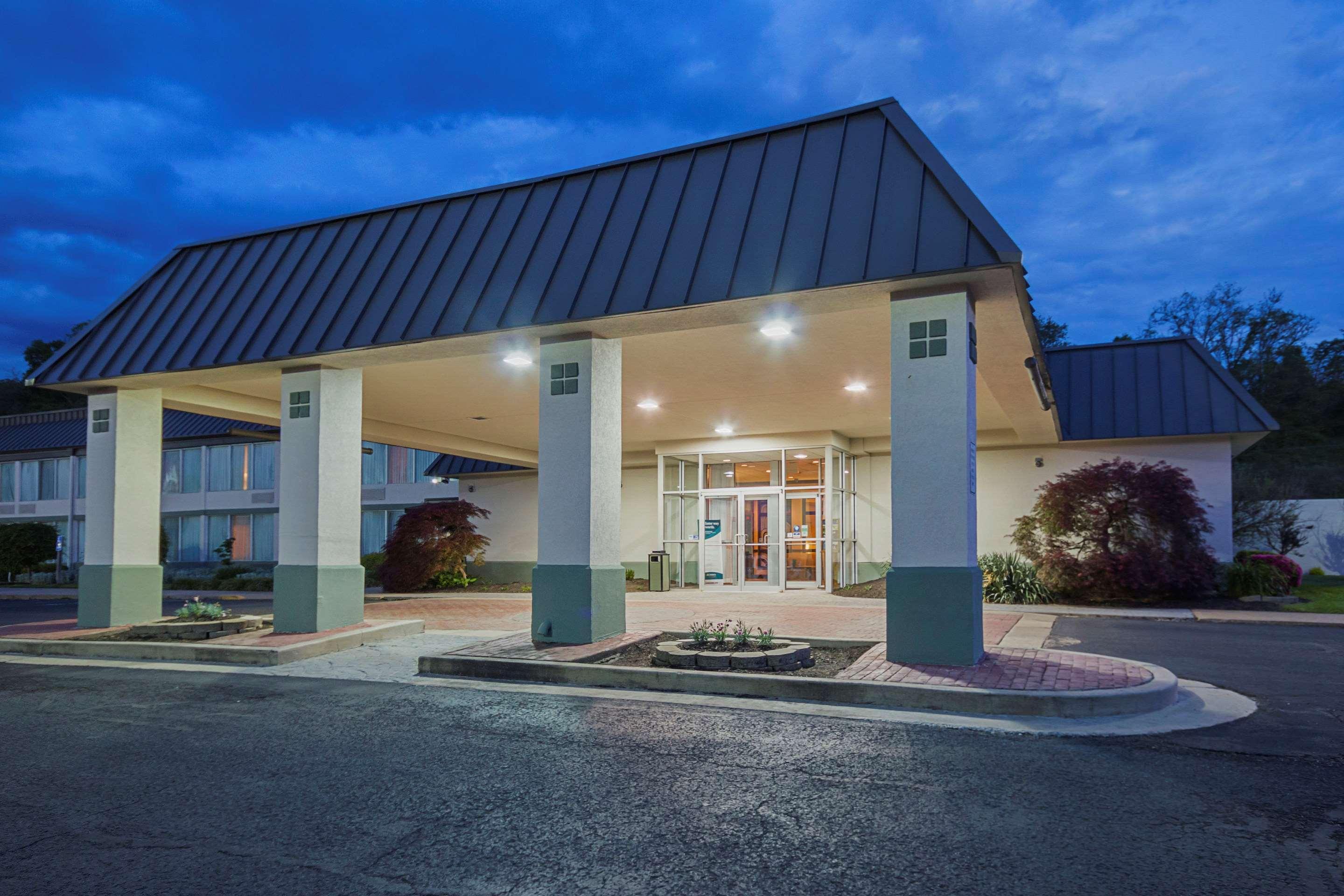Clarion Inn Fairmont Exterior foto